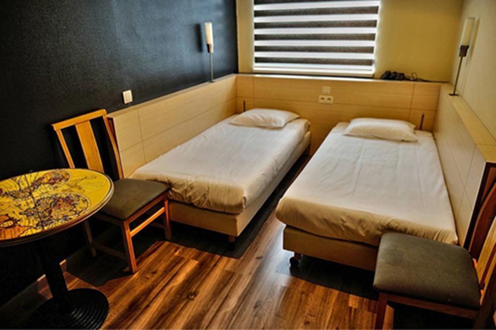 Es Hostel Saint-Gilles Экстерьер фото