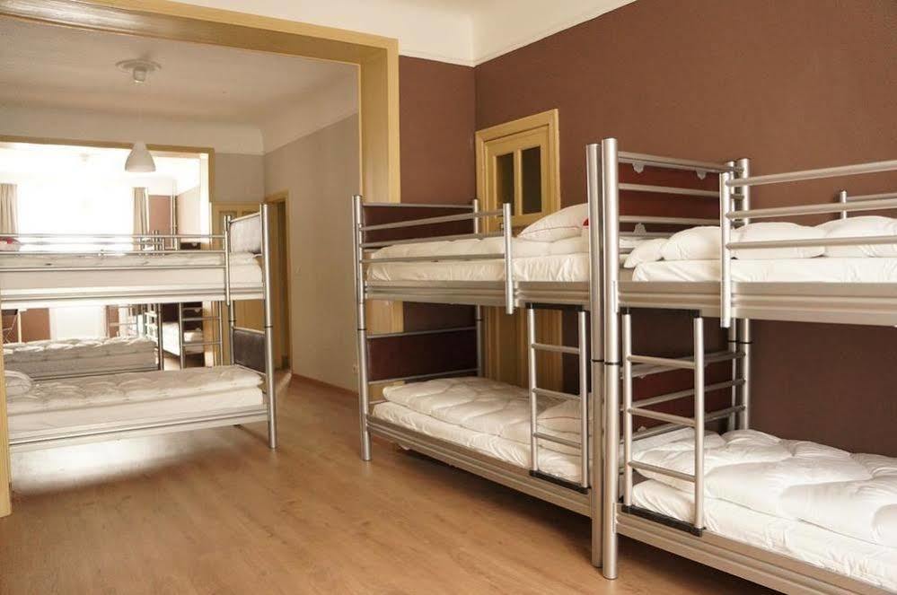 Es Hostel Saint-Gilles Экстерьер фото